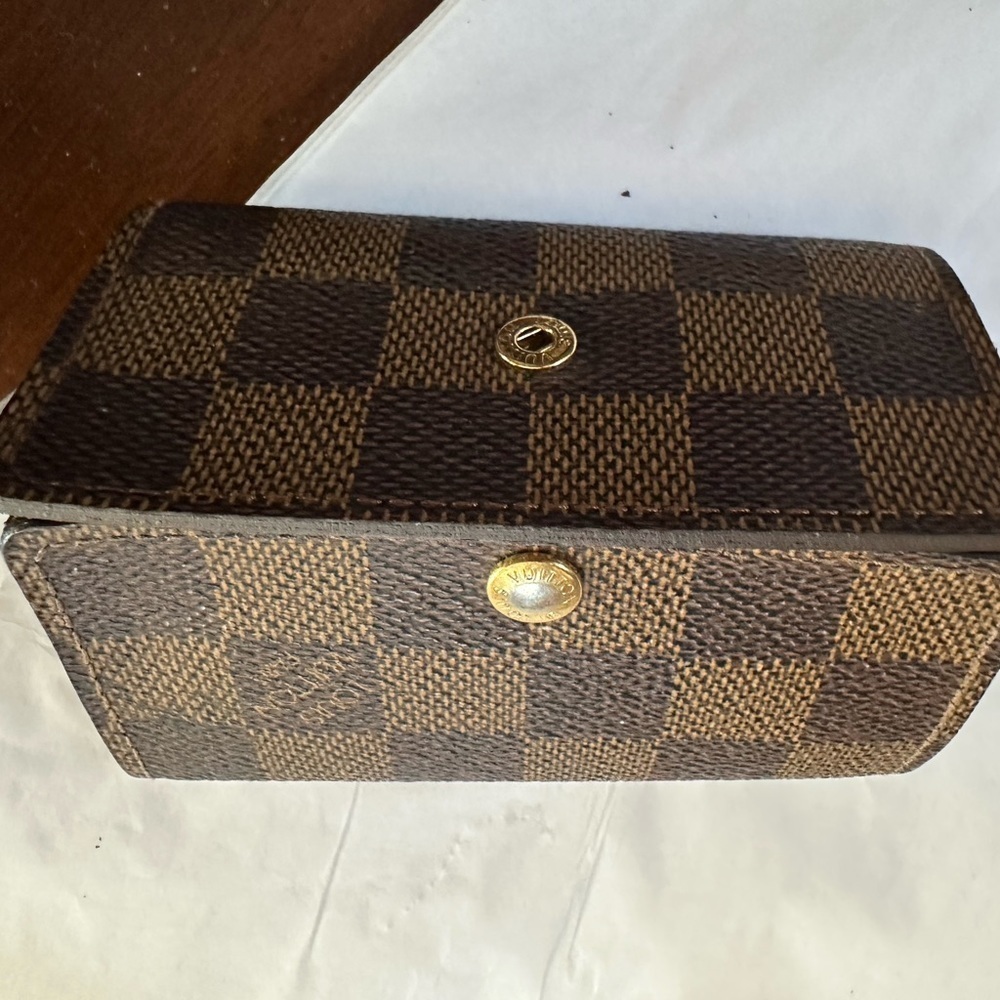 Authentic Louis Vuitton 6 key holder in Damier Ebene - Picture 4 of 9